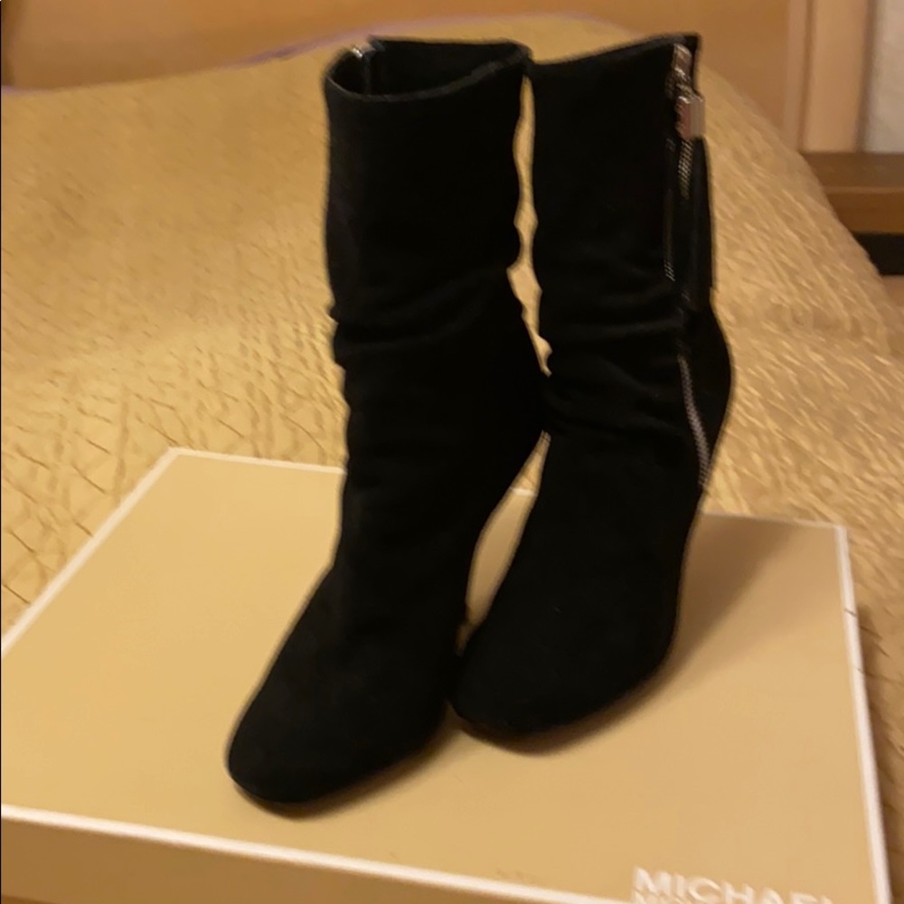 Michael Kors  sued ankle boots. - Picture 2 of 7